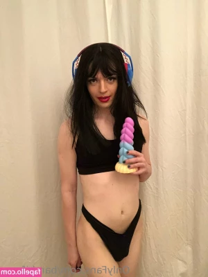 bambifyme - Avrete notate che finalmente ho messo lo smalto 😉😉 Meglio con o