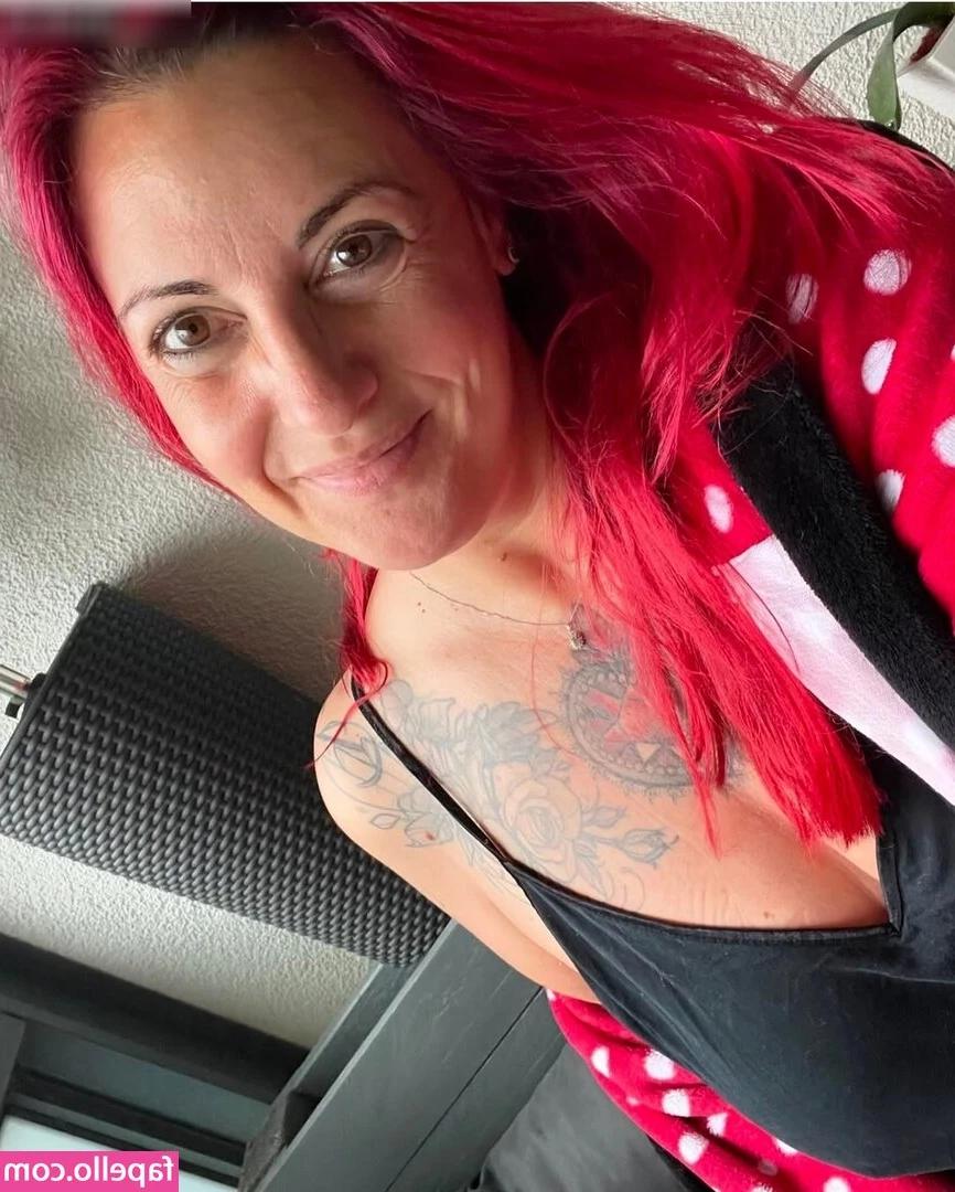 Shally3079 - Drying off after the shower  Do you want me to send you pictures like