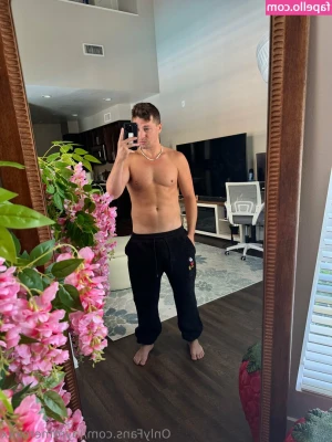 jayromeroxxx - Taste both of my holes 💕