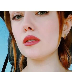 Girl On Cinema