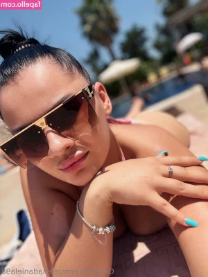 elenadaniela98 - Do you like when I spread this pretty little pussy for you? Do you