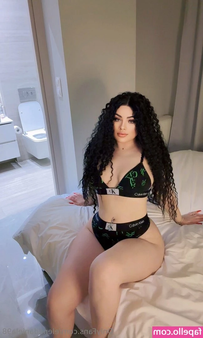 elenadaniela98 - Here's this week's video! First orgasm and cumshot of the year,
