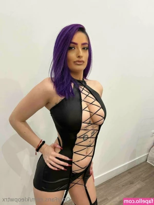 kleopwtrx - Sahara takes a full load of shemale cum With @saharaknite