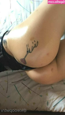 kleopwtrx - Anyone want vore content? Let me know x