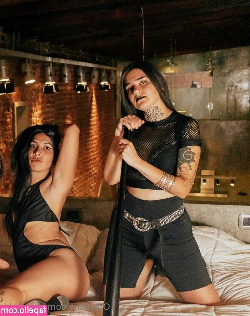 darkgirl.l [ darkgirl-l ] - Rosy Pinheiro and Isabelly Ferreira Arriving at Suruba.