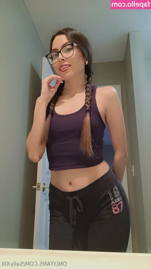 sallyxiii - Just a quick wiggle 😉