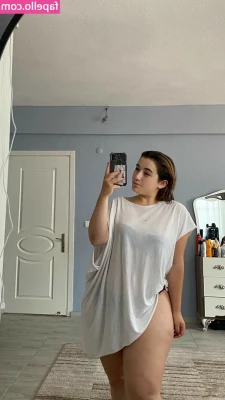 Fatmaakonca - Imagine taking my mom jeans off and finding what I'm packing