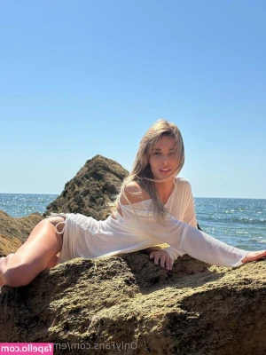 emma_is_hot [ emma-is-hot ] - It’s a new week…. Hope you have a great one…. Check your inbox
