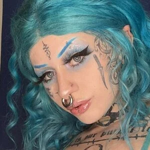 MAIKA_pyon