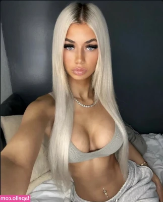 Chloe Collier [ chloe-collier-1 ] - Throwback Thursday https://onlyfans.com/29930286/tillykush