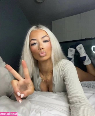 Chloe Collier [ chloe-collier-1 ] - Blowjob video with eye contact with the camera is cumming soon