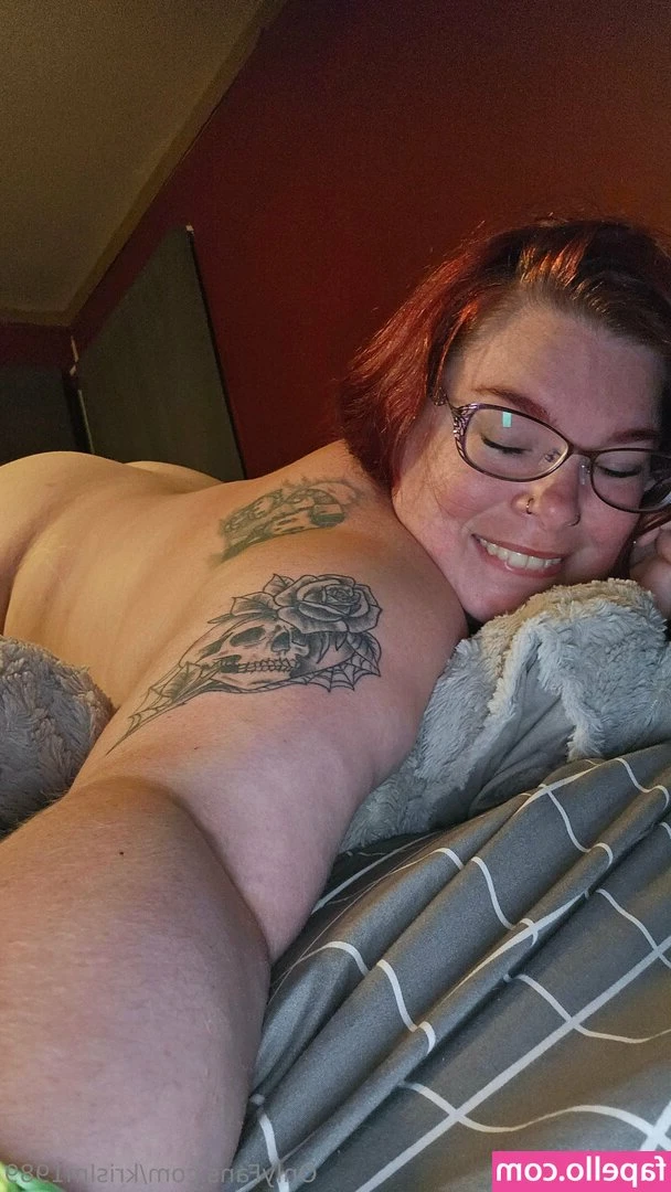 krislm1989 - thicccccc  only 2 days left to get the whole selfie set! 
