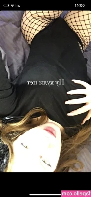 Coxifoxy - She shakes her vulgar hips while showing her obscene asshole.