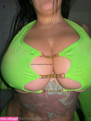 sazondepuertoricoinc [ sazondepuertoricoinc-2 ] - Do you want me to film longer videos spitting on my boobs ??
