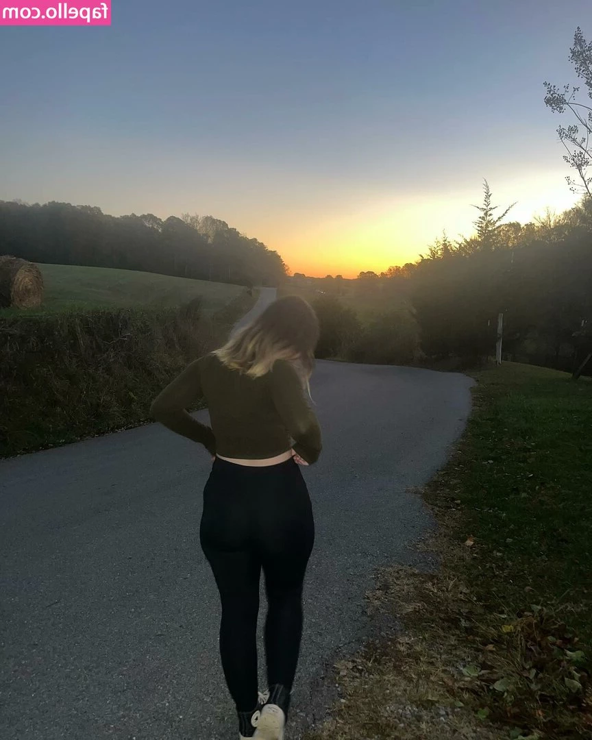 Itzgracierobbins - My hungry little holes would get so wet to see your cock. Let me rate