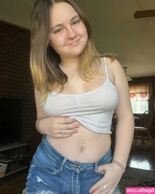 Itzgracierobbins - They re soft  oiled  and waiting for your tongue   Would you kiss