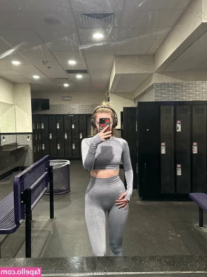 Hannah Urman [ hannah-urman ] - Playing with that wet pussy ☺️