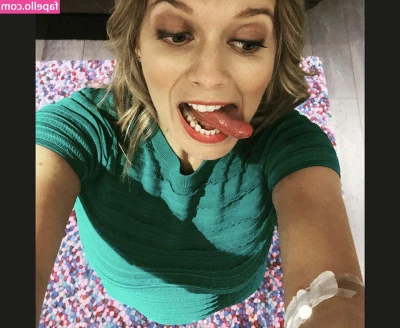rachelriley - Want to help us test our flexibility? 🌳  @skyebluewantsu &