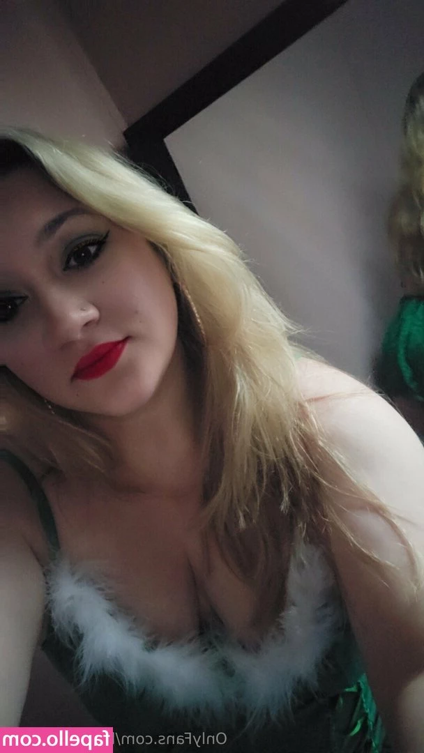 blonde.bunnie [ blonde-bunnie ] - This is olddddd I'm gonna replay this song and do better!