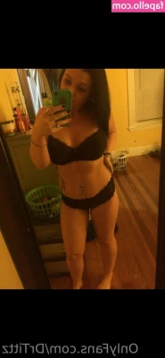 daphnedangereux - My hips don't lie they want your dick inside me❤️💦🥒😜