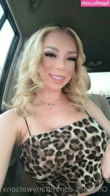 tiffanywatsonx - For those who missed this peak-a-boo pussy shot    pussy and wrinkled