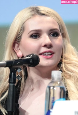 Abigail Breslin - Two for one