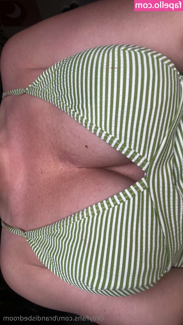 brandisbedroom - I’m a handful 👅