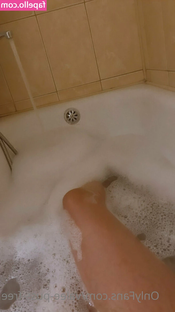 valentinagoleafree - Baby  this BBC feels so goddamn good  but it just isn t the same as