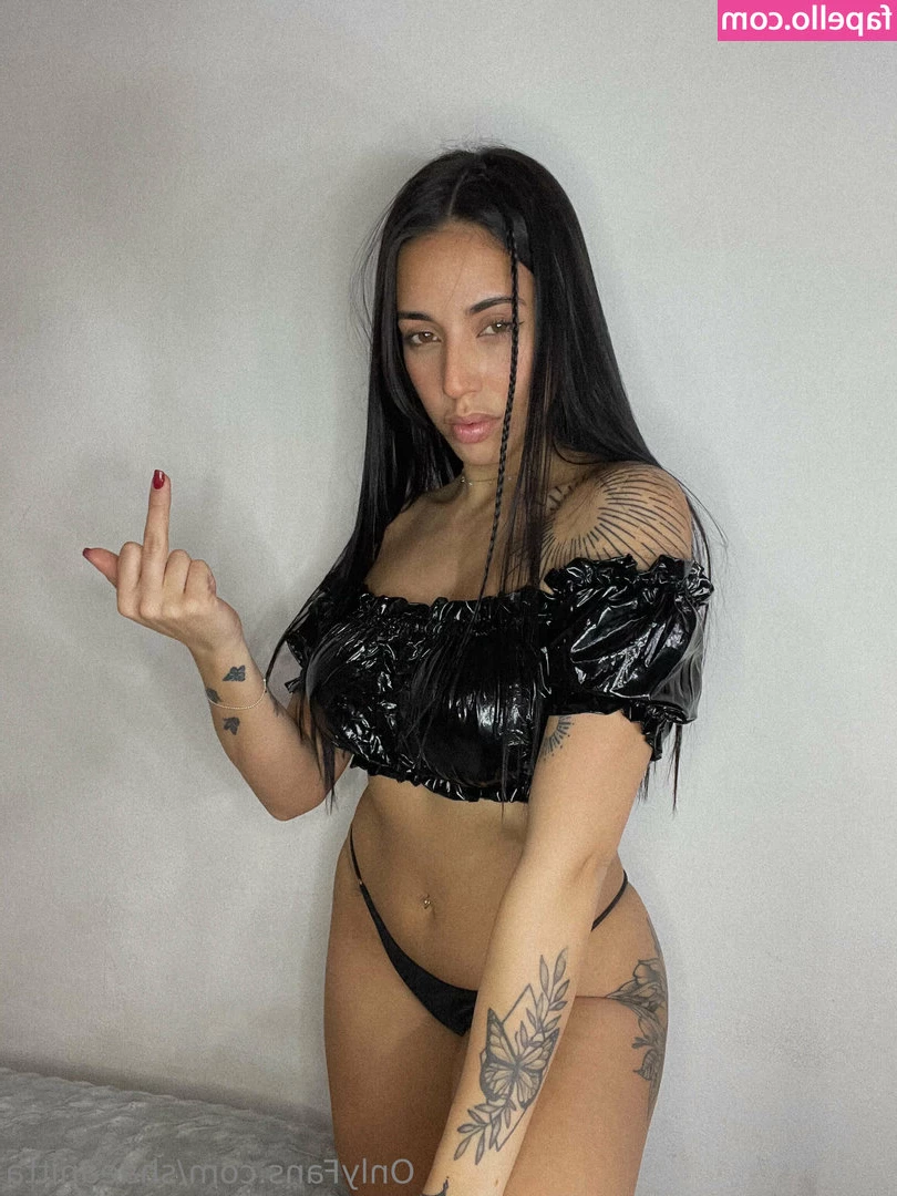 shaeanitta - everyone knows a 🍑 a day saves lives 🖤✨