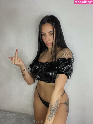 shaeanitta - everyone knows a 🍑 a day saves lives 🖤✨