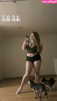 Jay_Denae [ jay-denae ] - www clips4sale com 35316 Chiseled calf muscles and barefeet wearing a