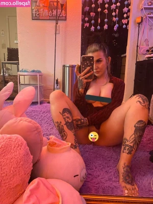 anastajiarosso - Hotel mirror with toy