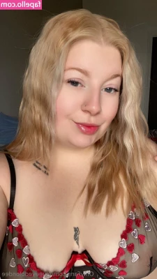 blueeyedblondee - How perfect I make this dress look