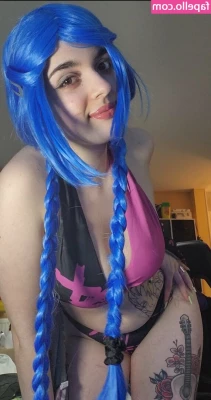 Lorzi Geekette [ lorzi-geekette ] - Close up of a juicy wet cock