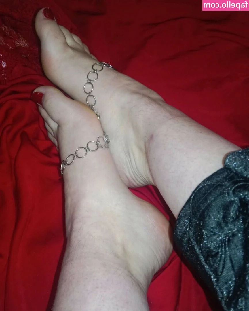 Lorzi Geekette [ lorzi-geekette ] - See me get a little naughty