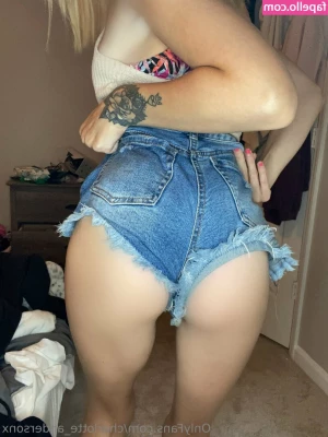 charlotte_andersonx [ charlotte-andersonx ] - I’ve been such a good girl, now where’s my treat? 😇