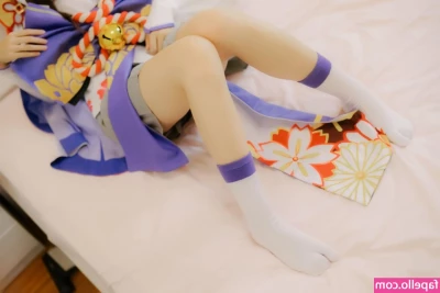 xianlugue - Tits out legs up