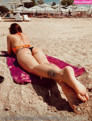 ebadbunny - Finger fucking my deep, tight, oiled up fat bellybutton. Begging you