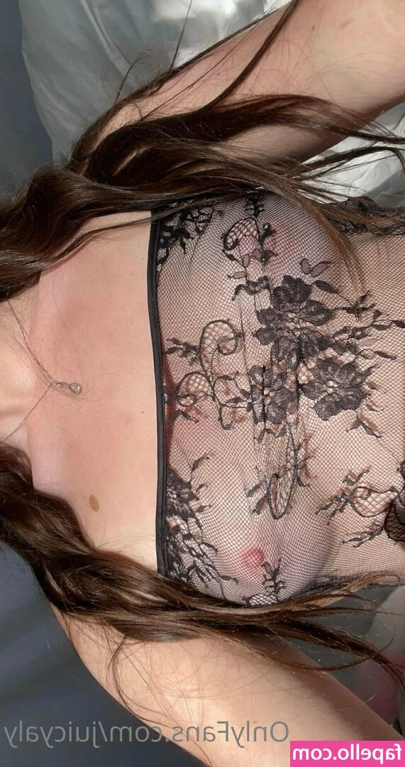 kelseyjadee - hiiii like if u like goth boobs 👀🖤