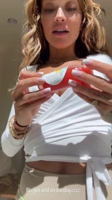 [ rita-ora ] - I'm just going to bend over! Will you spank me?