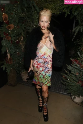 Rita Ora [ rita-ora ] - Want a lap dance? Sit back and relax and I’ll get to work😘🤍
