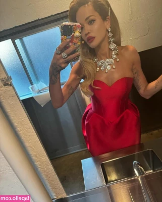 Rita Ora [ rita-ora ] - Sácame la tanguita con la boca 💦👅
