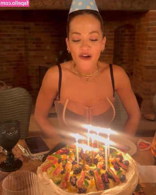 Rita Ora [ rita-ora ] - Swipe to see my pussy