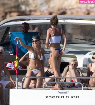 Rita Ora [ rita-ora ] - Afternoon fun   1 2
