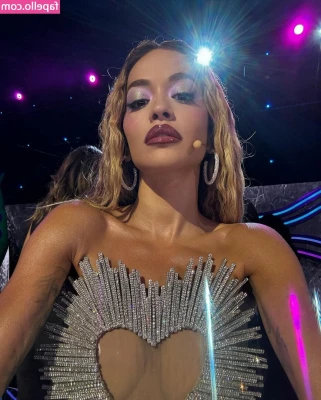 Rita Ora [ rita-ora ] - black and white fun in the desert