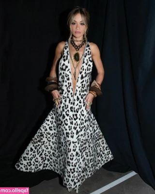Rita Ora [ rita-ora ] - my ass is outta this world part 1