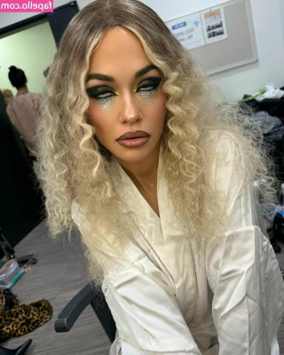 Rita Ora [ rita-ora ] - Which sub is tipping so I can treat myself to a Chinese next week?