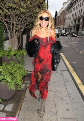 Rita Ora [ rita-ora ] - They make me smile