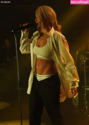 Rita Ora [ rita-ora ] - All this cold weather makes me just wanna stay in bed