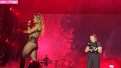 Rita Ora [ rita-ora ] - Un striptease de fotos   Le seguimos o no  Que música escucharían